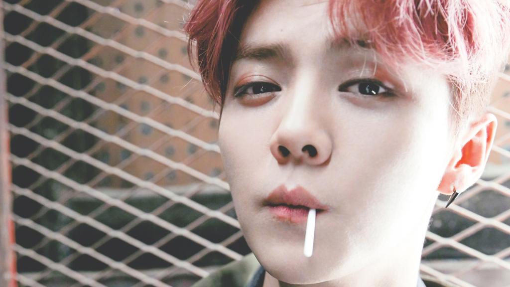 鹿晗精致侧颜照