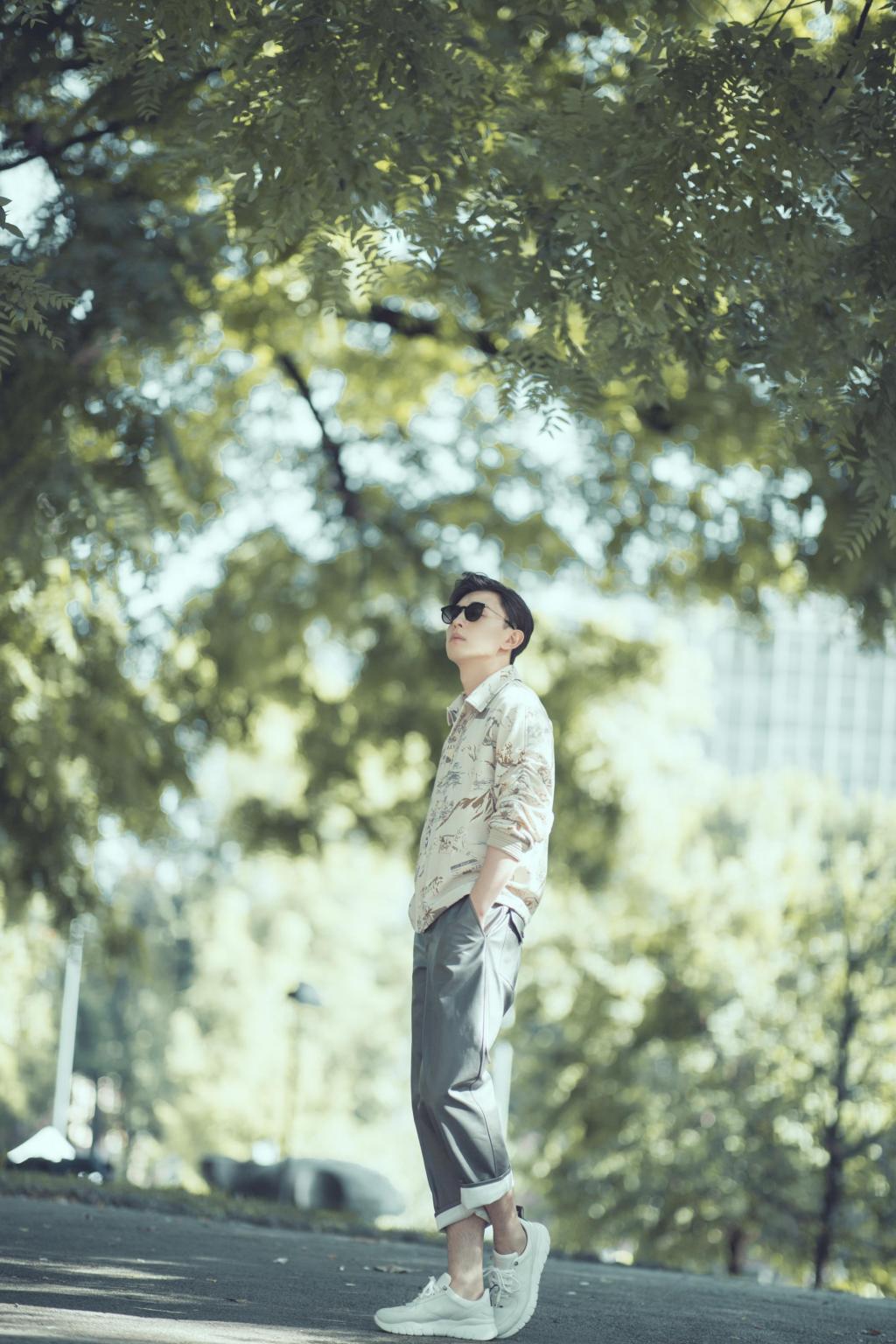 邓伦时尚街拍写真