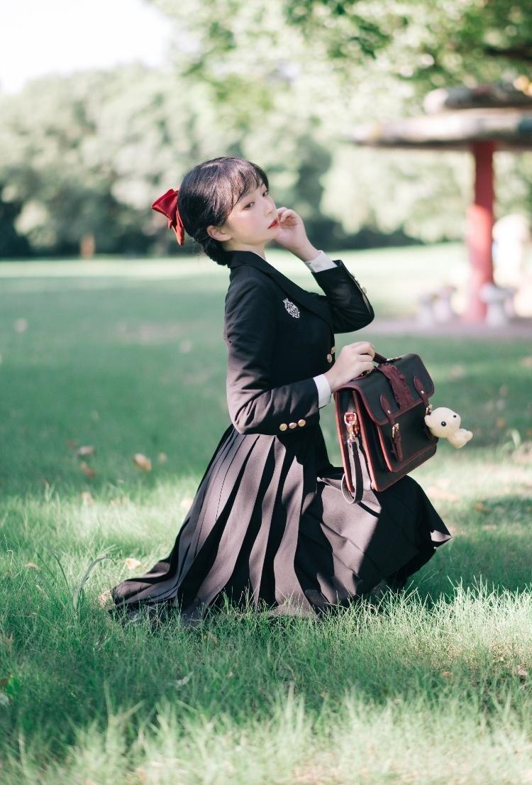 日系软萌妹子校园制服写真