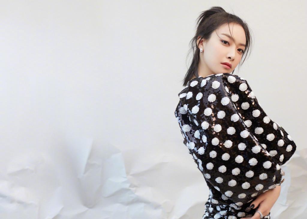 宋茜气质宫廷蓬袖波点裙写真