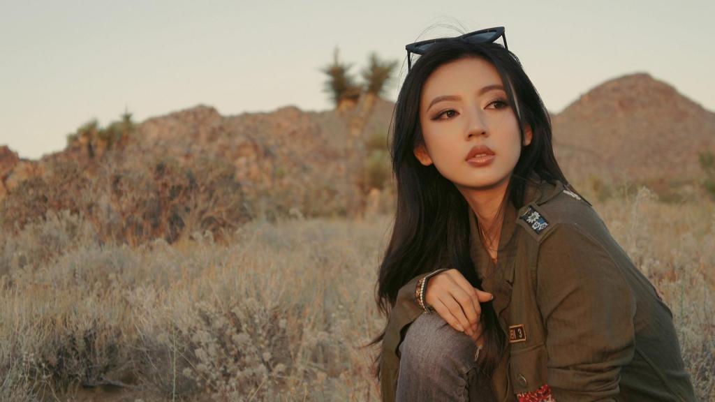 何瑞贤性感时尚公路写真大片