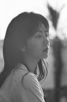 休闲灵气仙女谭松韵时尚休闲写真-1