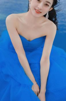 赵丽颖优雅性感蓝色抹胸裙诱人写真-3