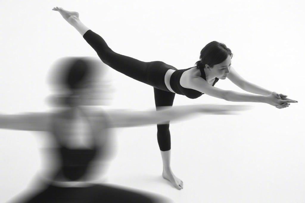 陈数黑白风优雅唯美瑜伽写真