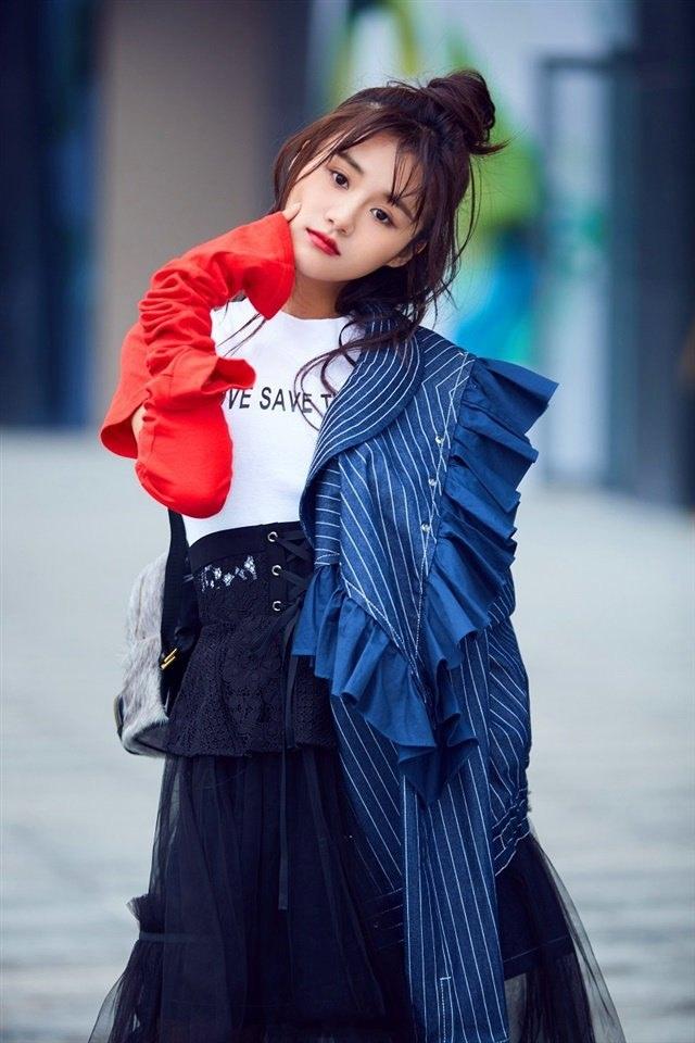 新生代演员安悦溪街拍