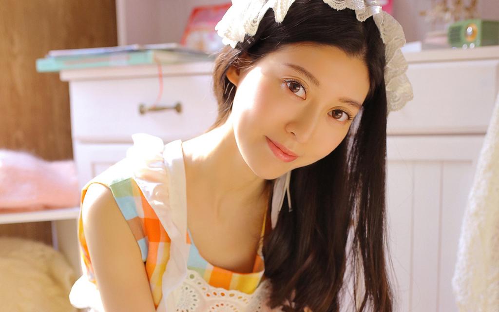 格子连体裙美女写真