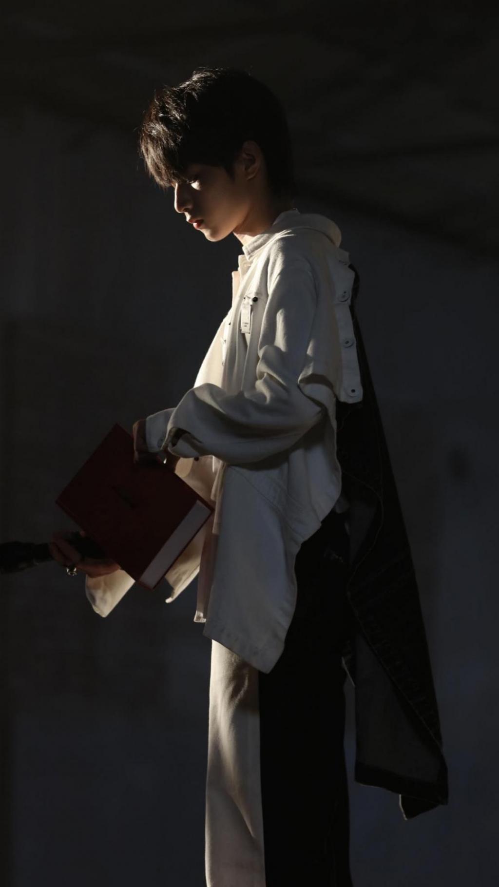 小鲜肉刘耀文帅气迷人写真