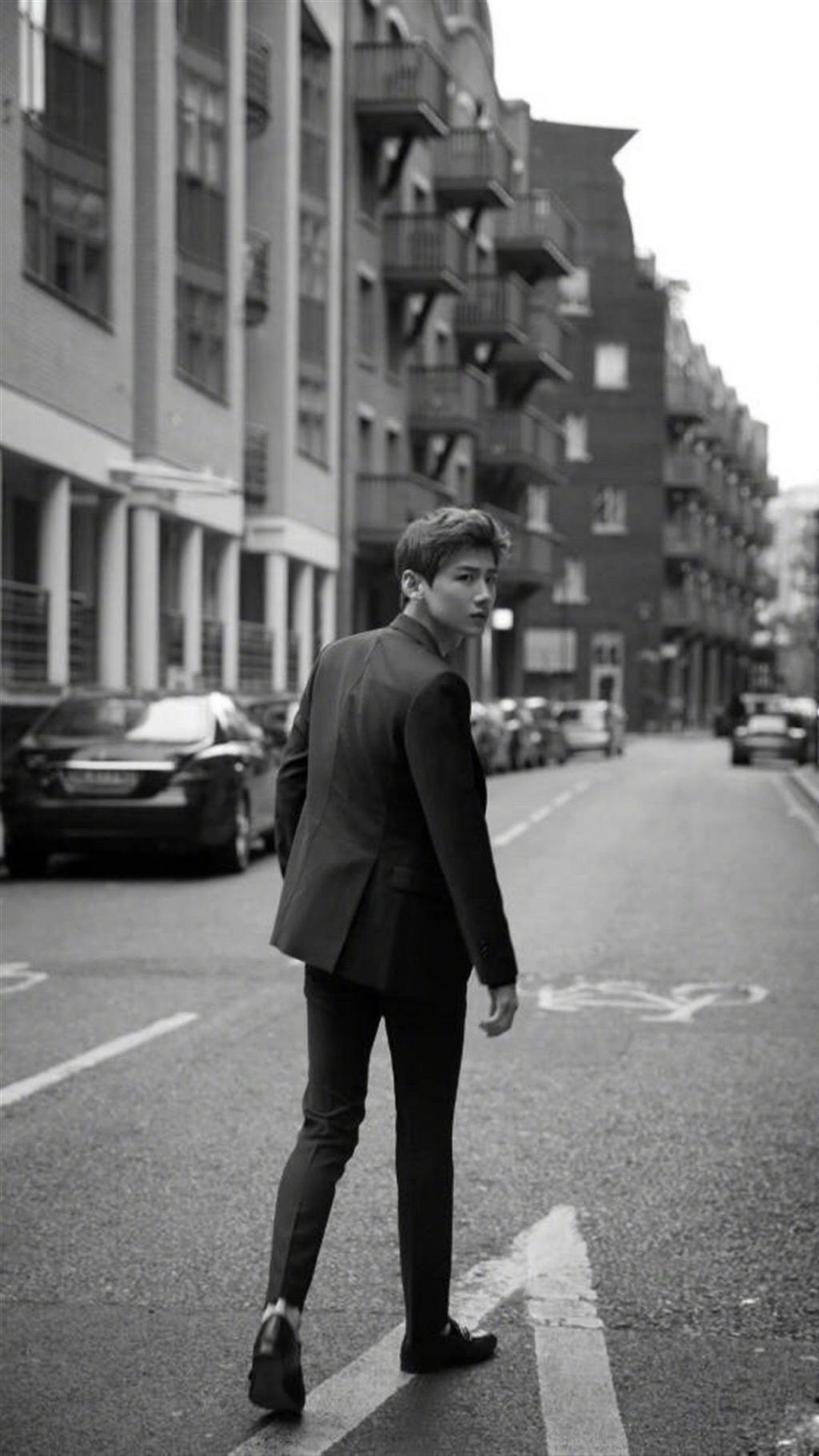 白敬亭黑暗系写真