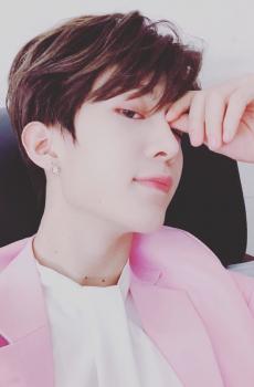 小鲜肉范丞丞帅气自拍-2