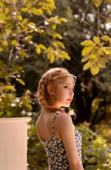 宅男女神甜美气质户外迷人写真-0