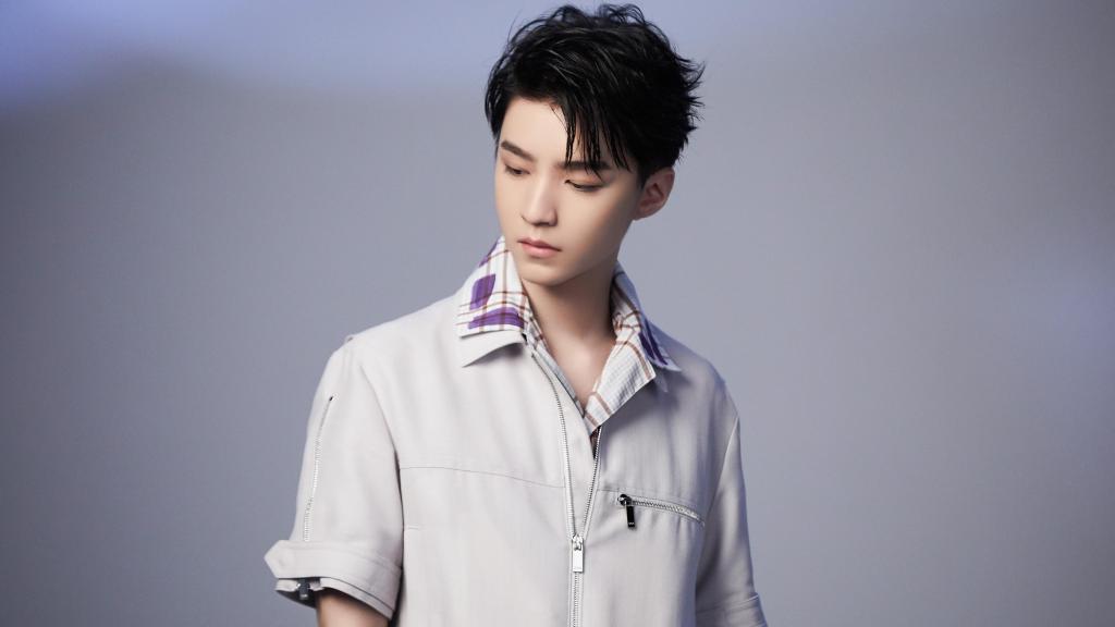 王俊凯时尚酷帅写真