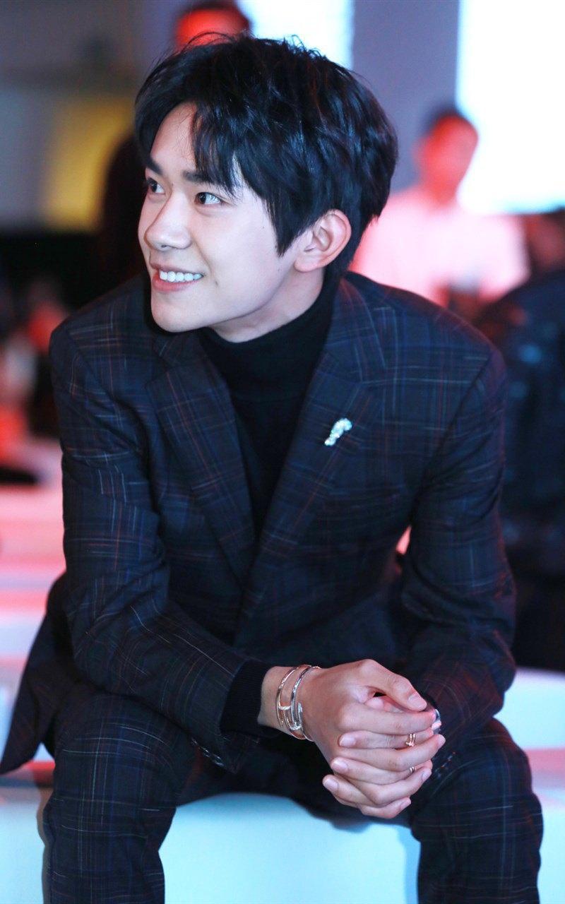 易烊千玺风尚大典写真