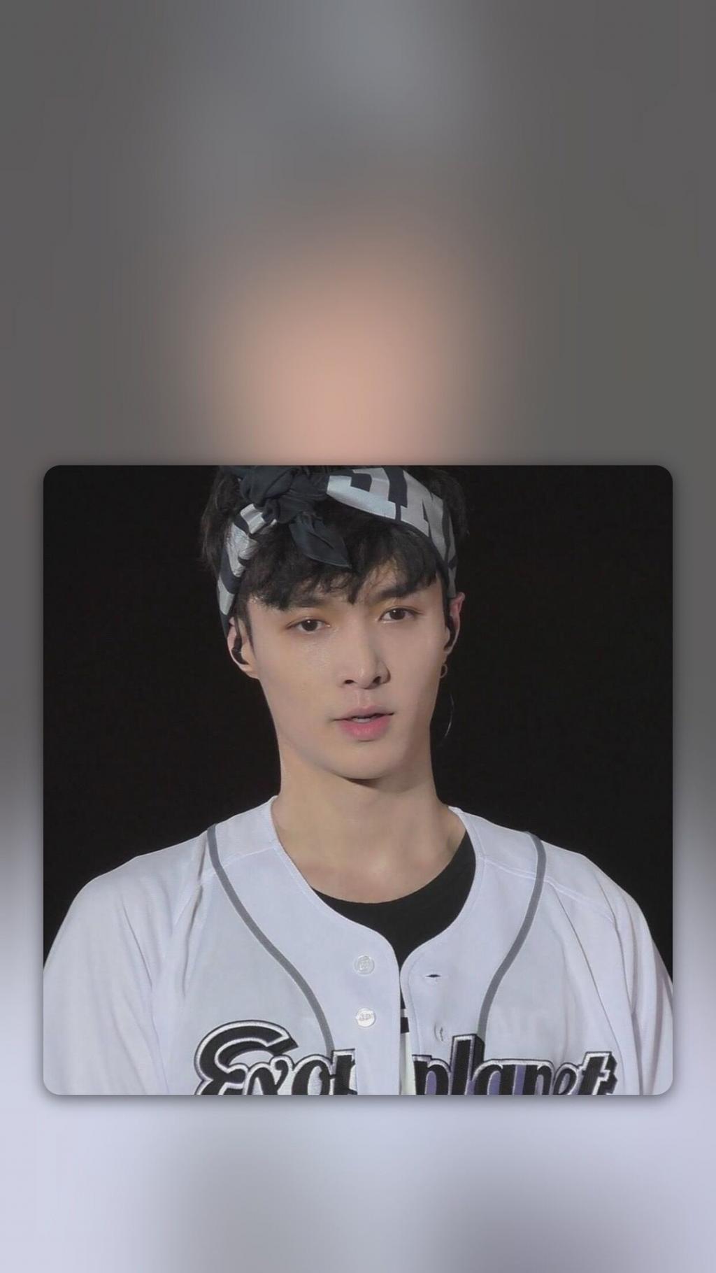 张艺兴帅气写真