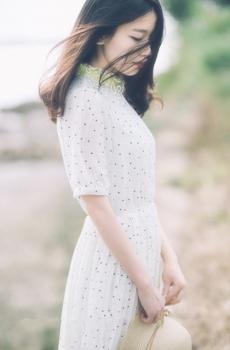 温柔娇美校花女神迷人写真-4