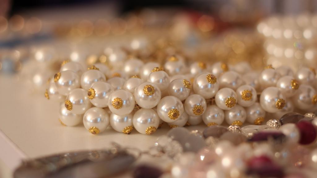 4k高清珍珠饰品图片
