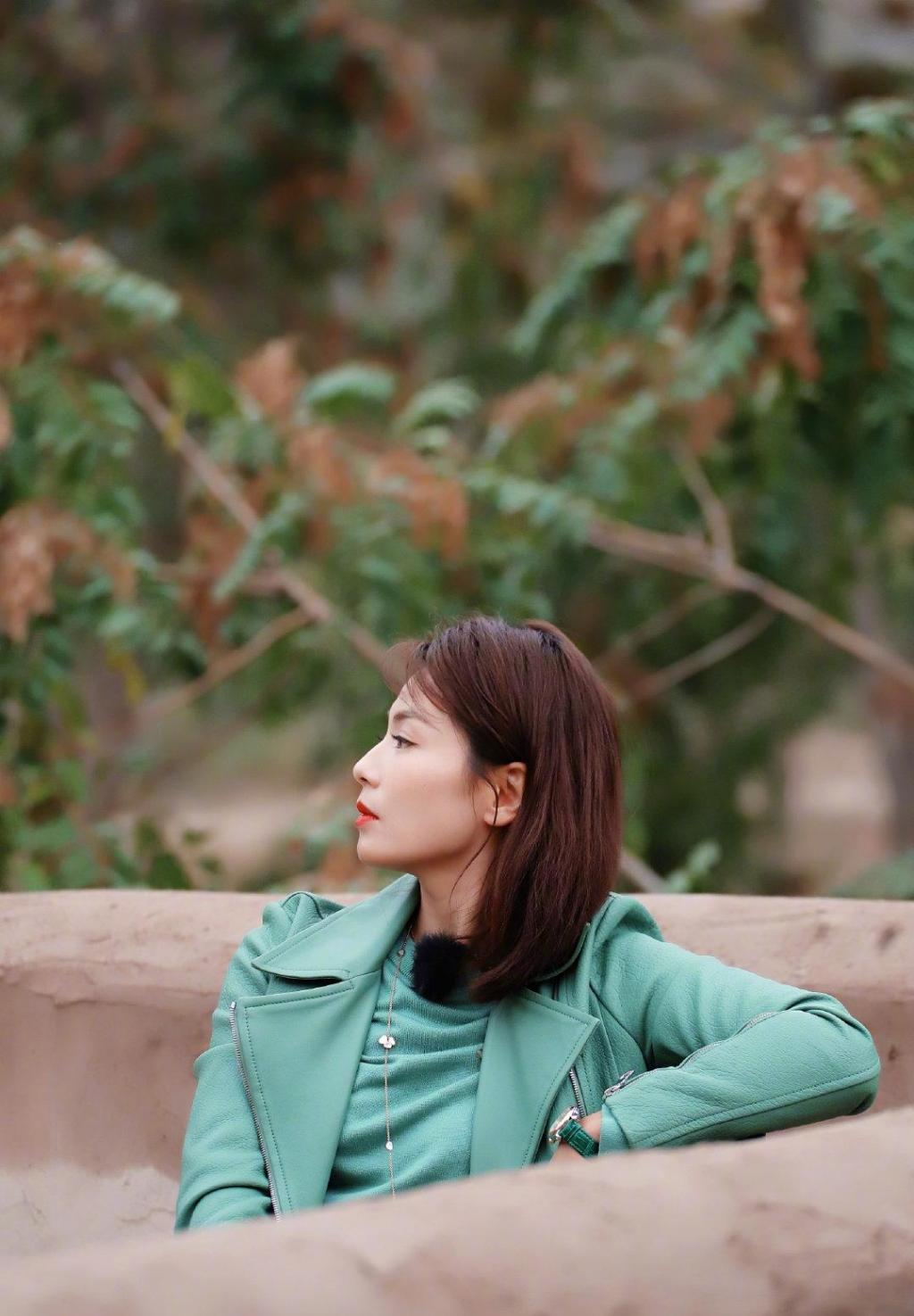 气质女神刘涛薄荷绿机车夹克写真