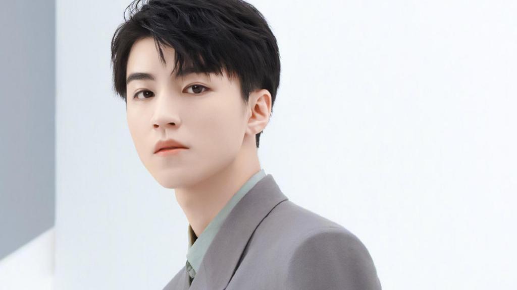 时尚帅气小鲜肉王俊凯迷人写真