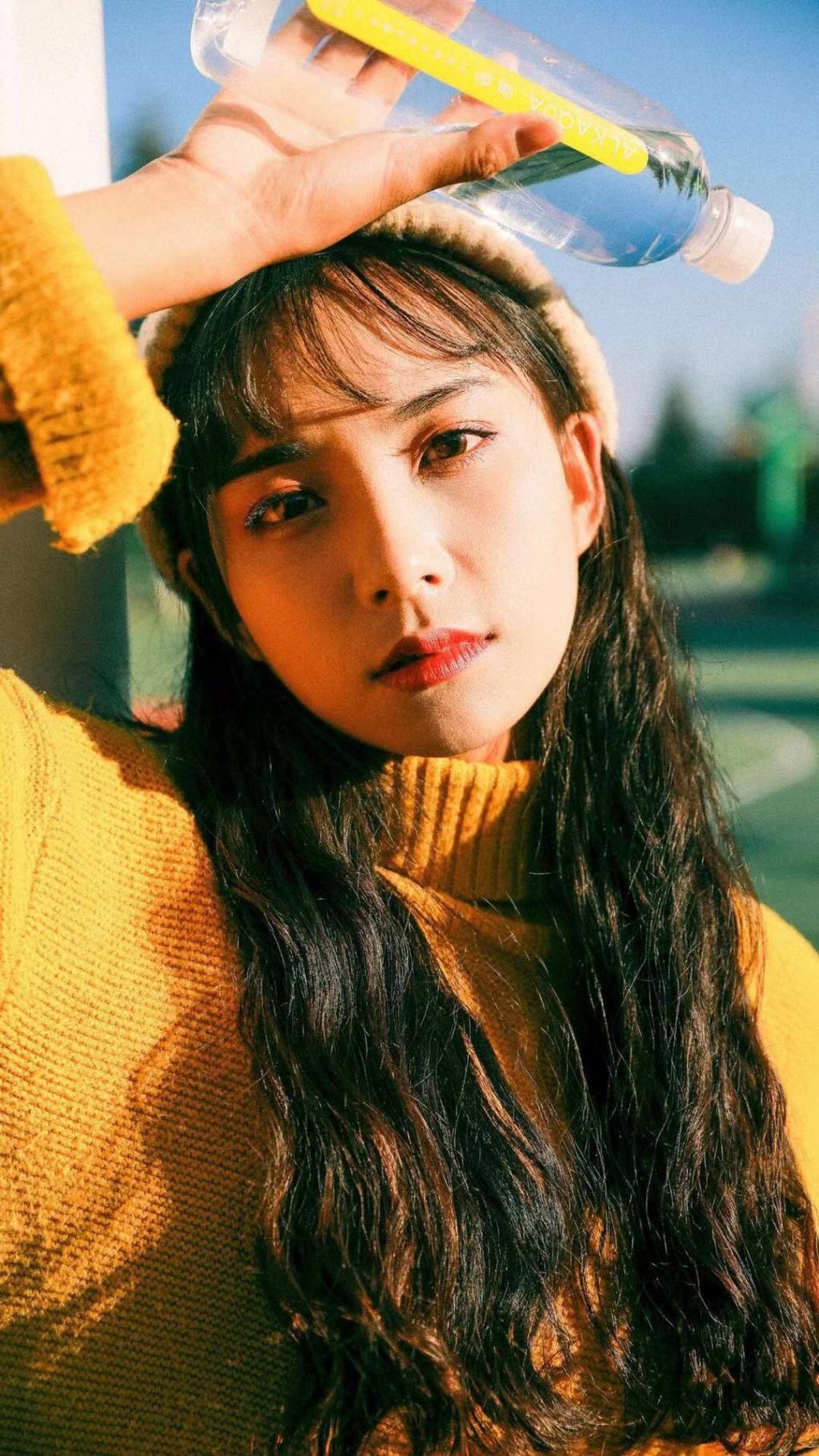 清纯可爱女孩户外写真