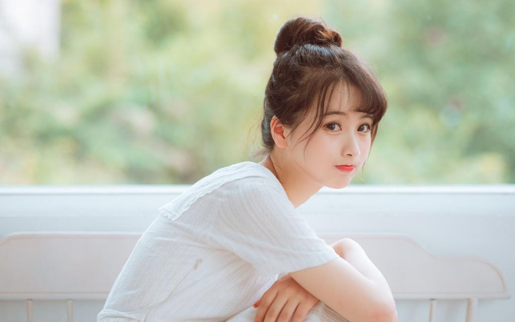 清新养眼的少女室内写真