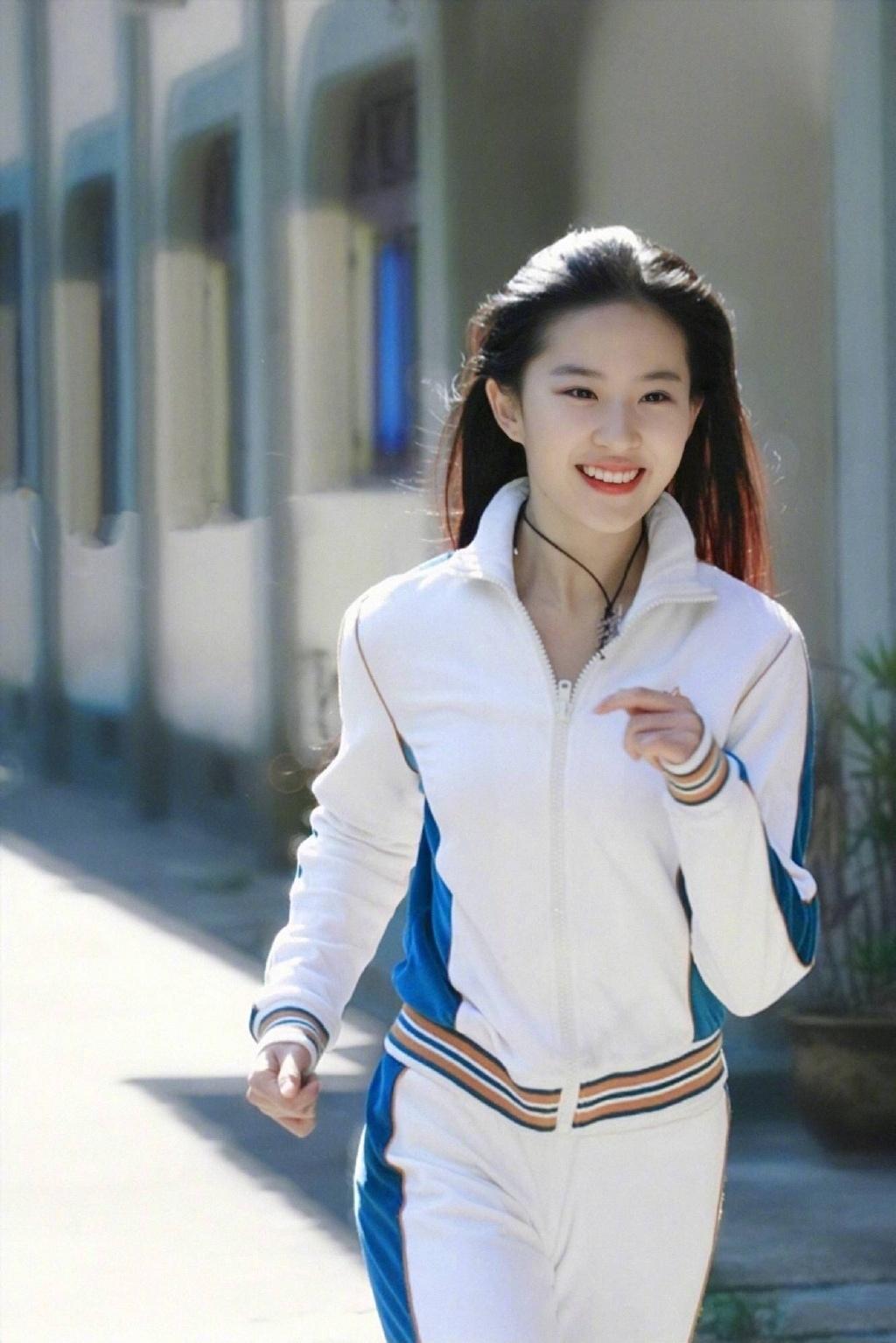 刘亦菲时尚运动风青春魅力写真