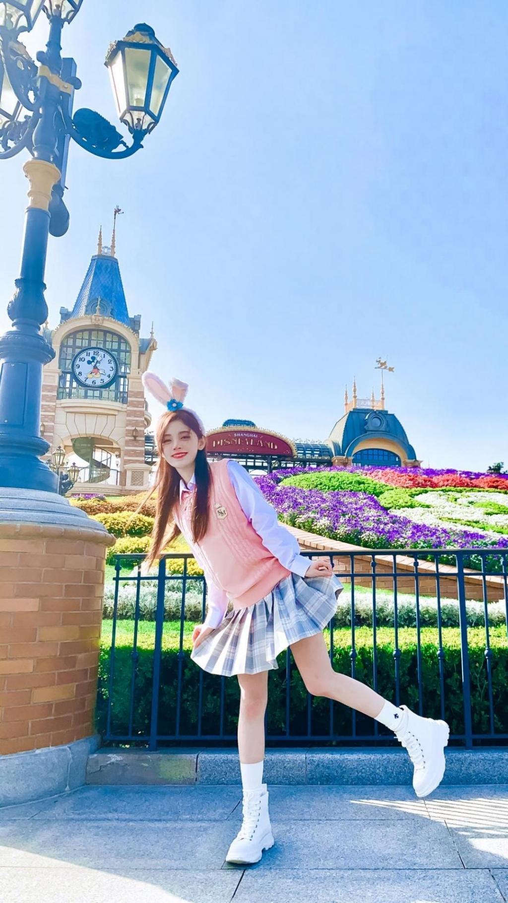 小清新鞠婧祎甜美元气青春白嫩迷人写真