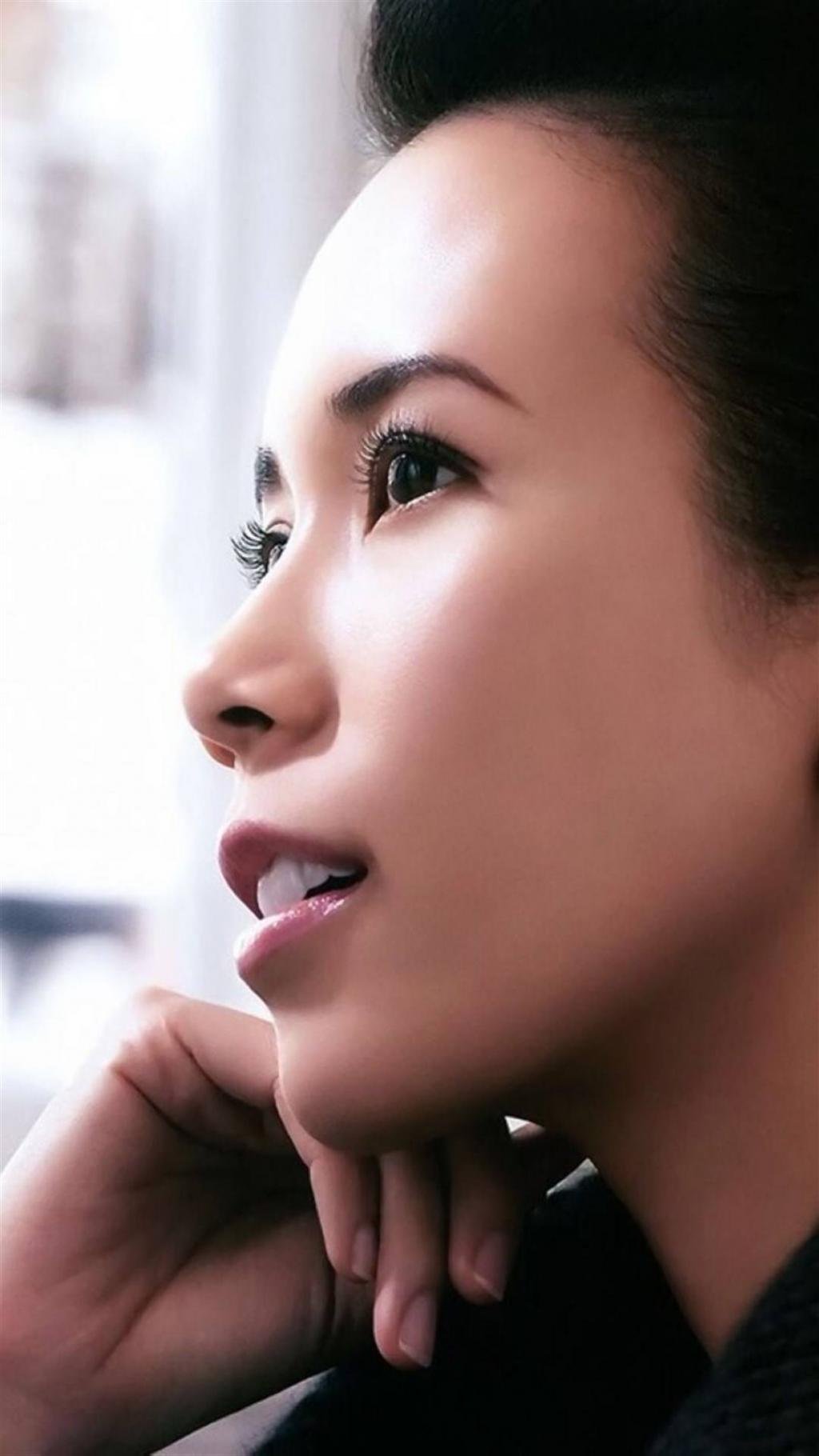 香港知名歌手演员莫文蔚