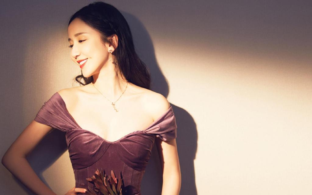 娄艺潇性感妩媚诱人写真