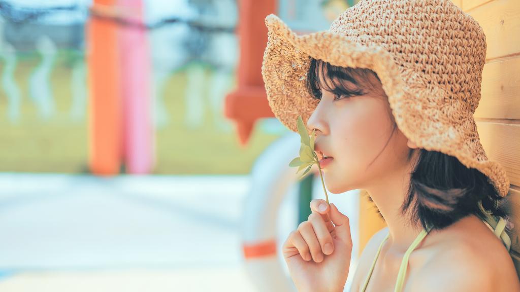 海边性感迷人少女写真