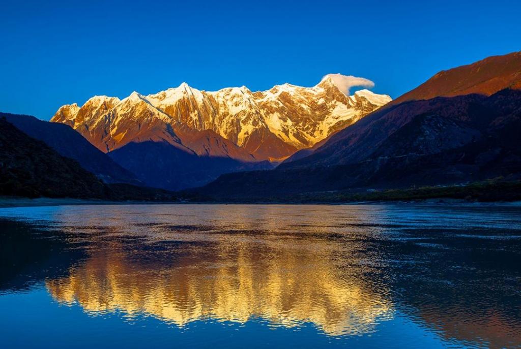 南迦巴瓦:云中的天堂