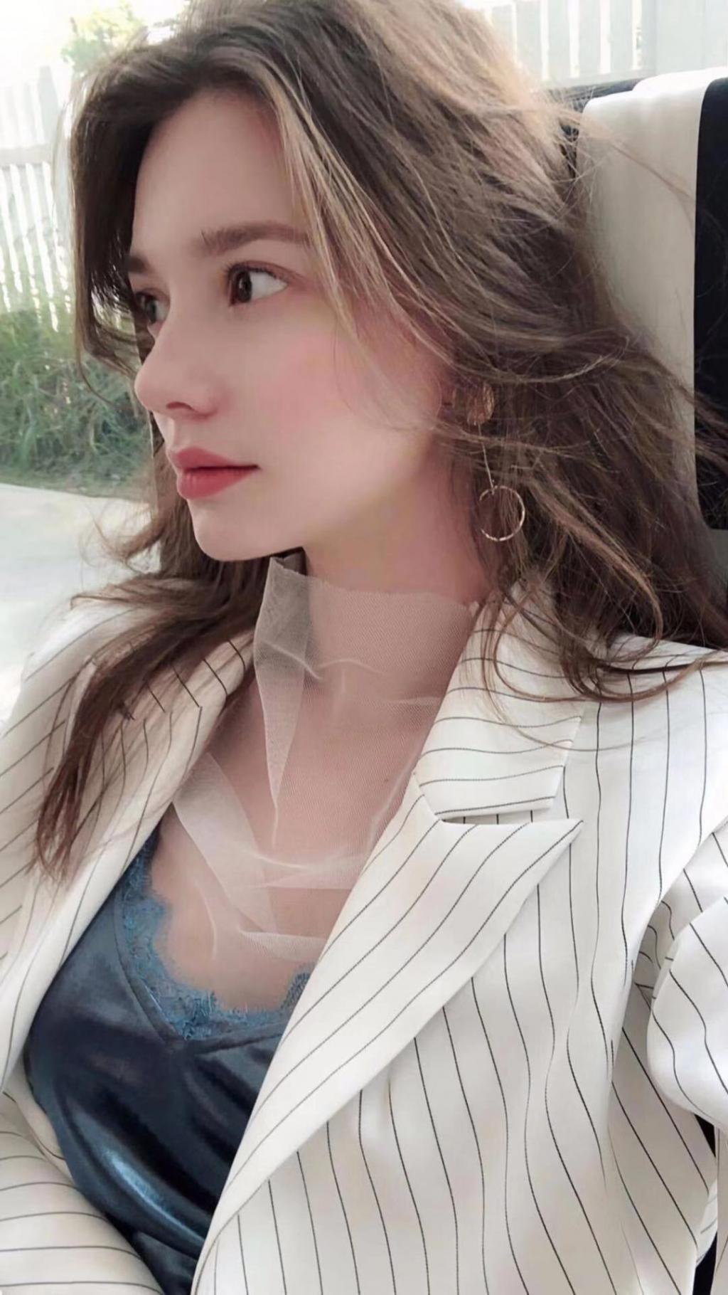 气质女孩迷人写真