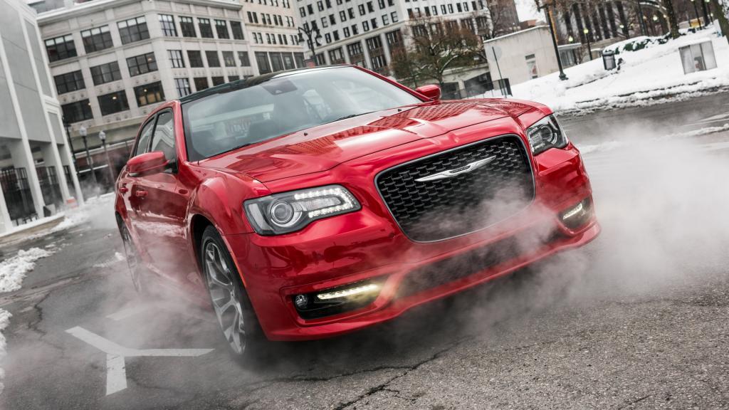 2018款帅气克莱斯勒300S汽车