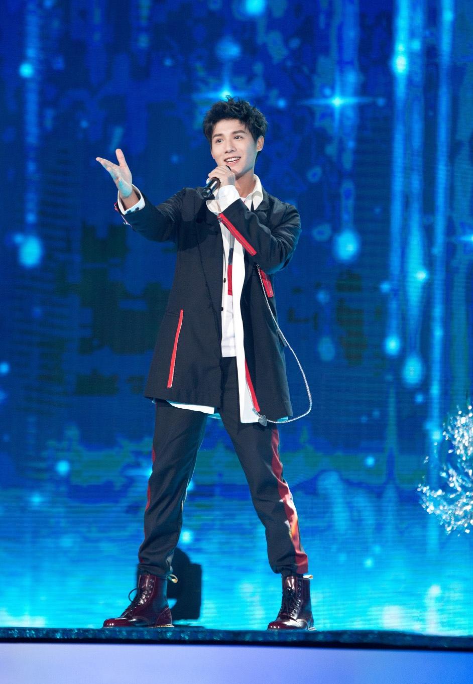 郑业成东方卫视春节晚会