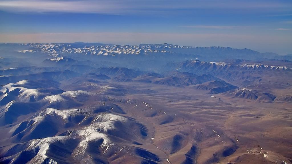 云雾缭绕的昆仑山风景