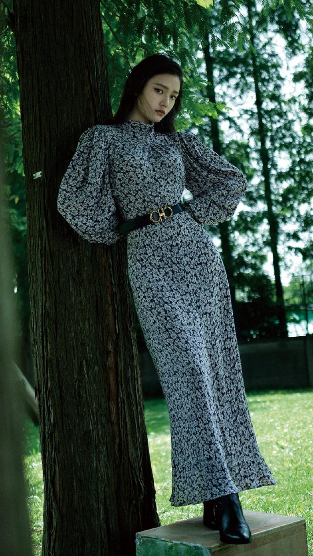 林允复古丛林风格写真