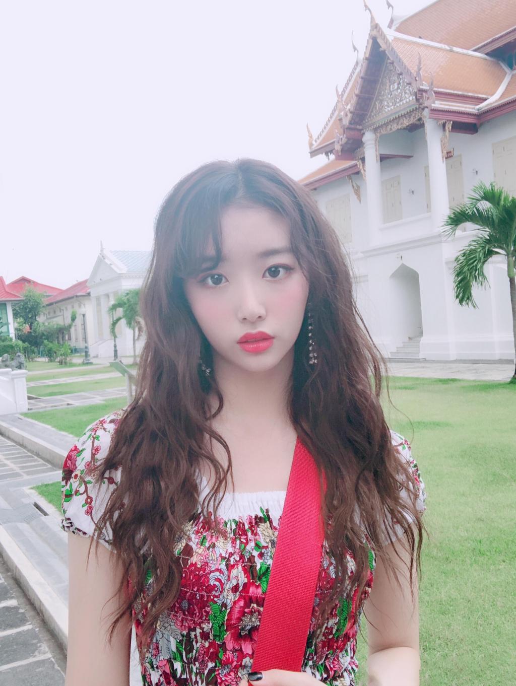 美丽少女孔雪儿曼谷甜美写真