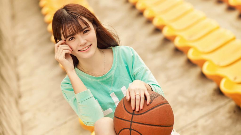 清纯绿衣运动美女