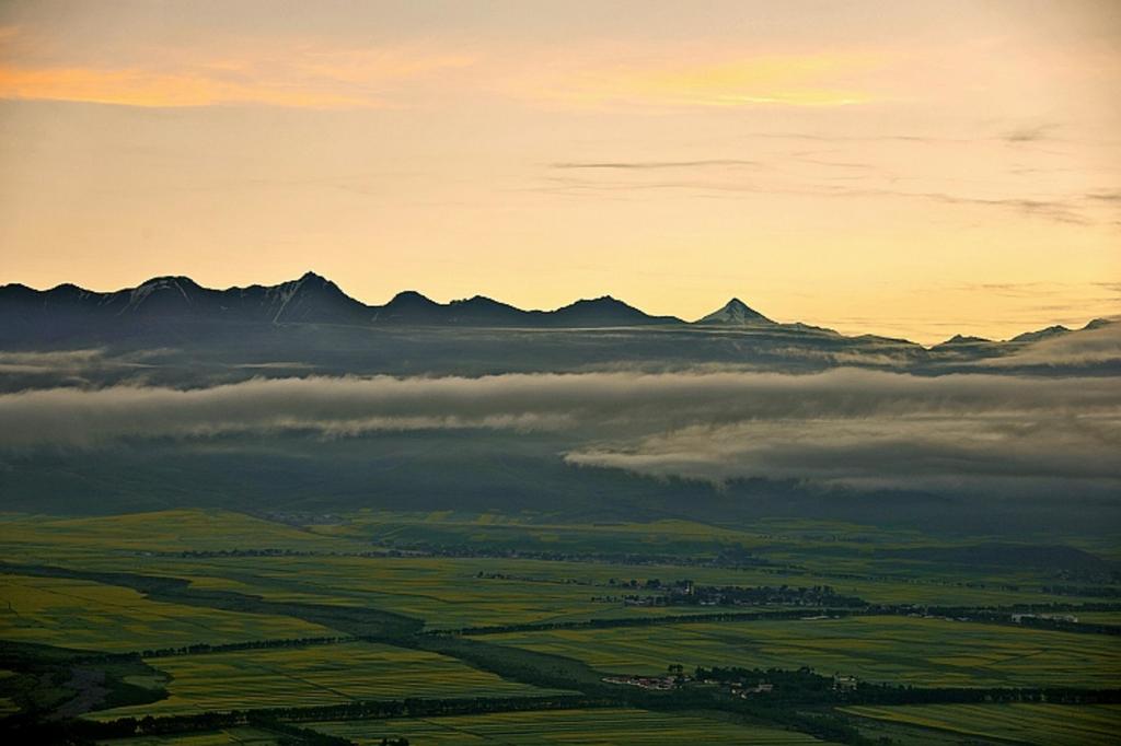 辽阔平原迷人自然风光