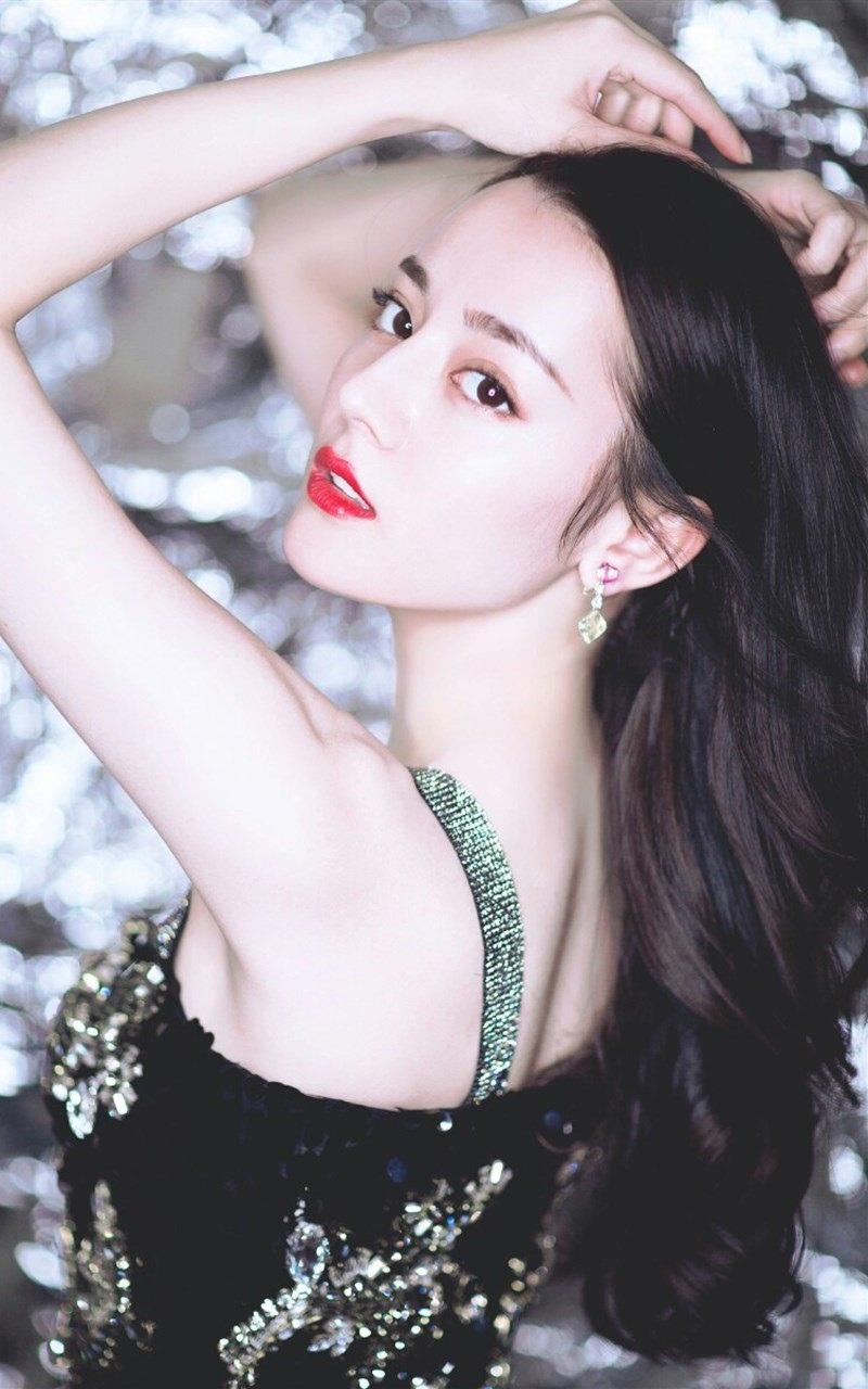 美女明星迪丽热巴吊带裙