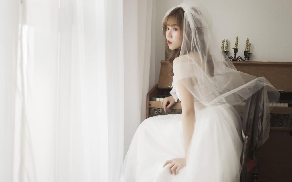 气质养优雅的清纯美女白裙写真