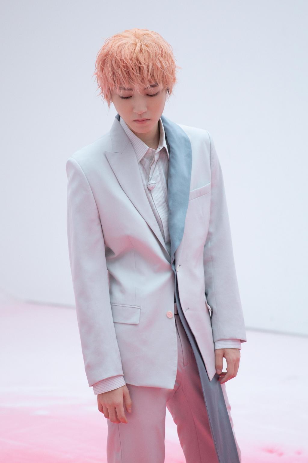 陪着20岁的王俊凯