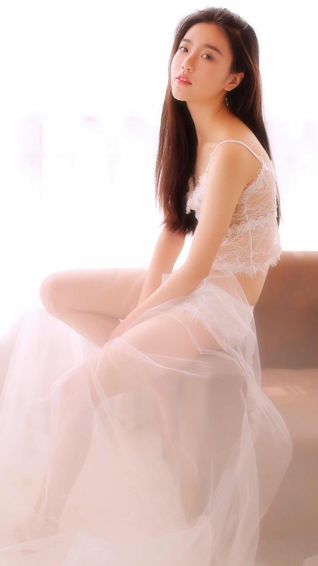 吊带美女性感写真