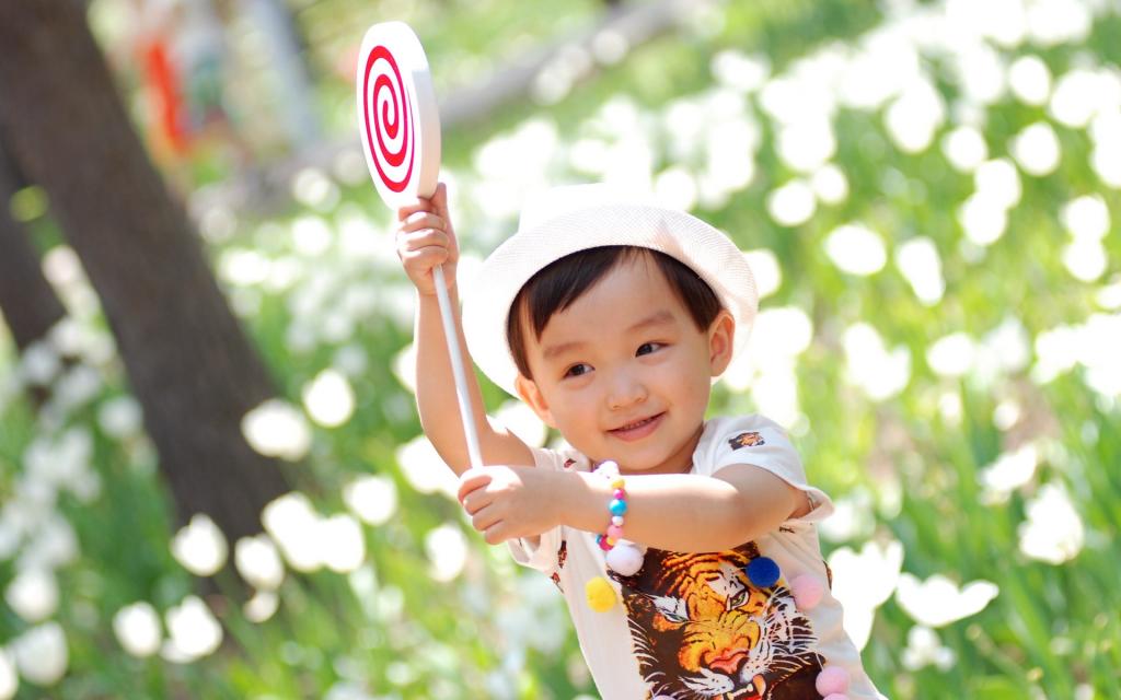 可爱宝贝户外摄影