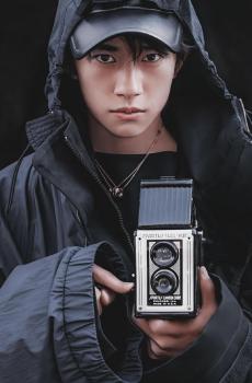 易烊千玺酷飒帅气迷人魅力写真-4