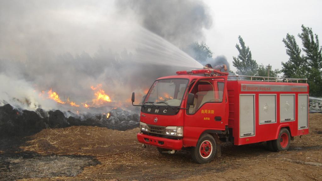 红色消防车