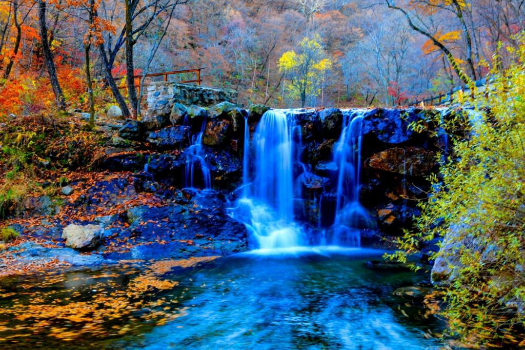 美丽的山间景色