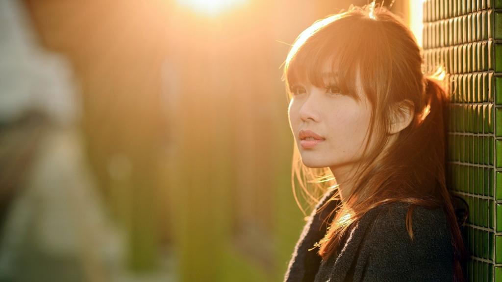 她站在时光深处