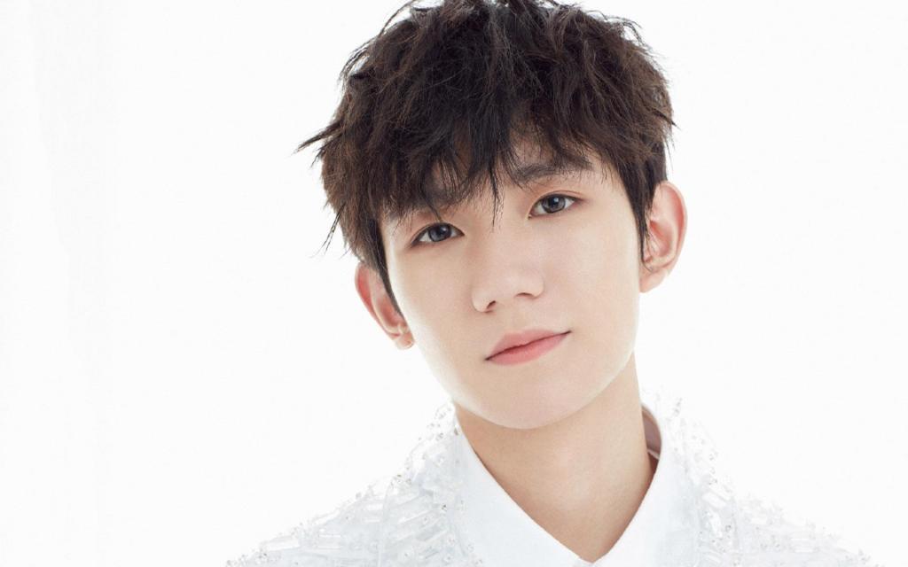 小鲜肉王源时尚帅气写真