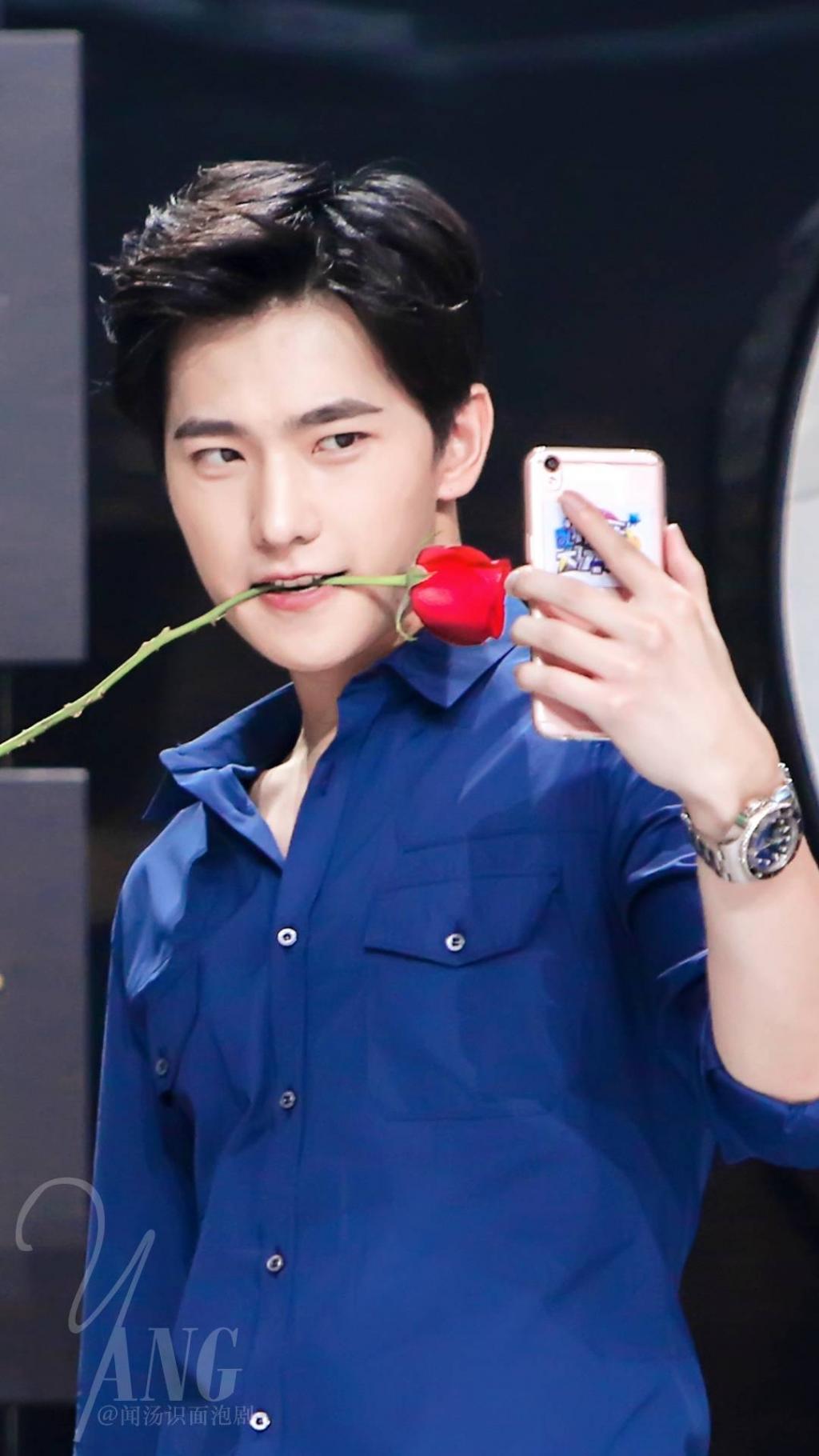 杨洋快乐大本营自拍