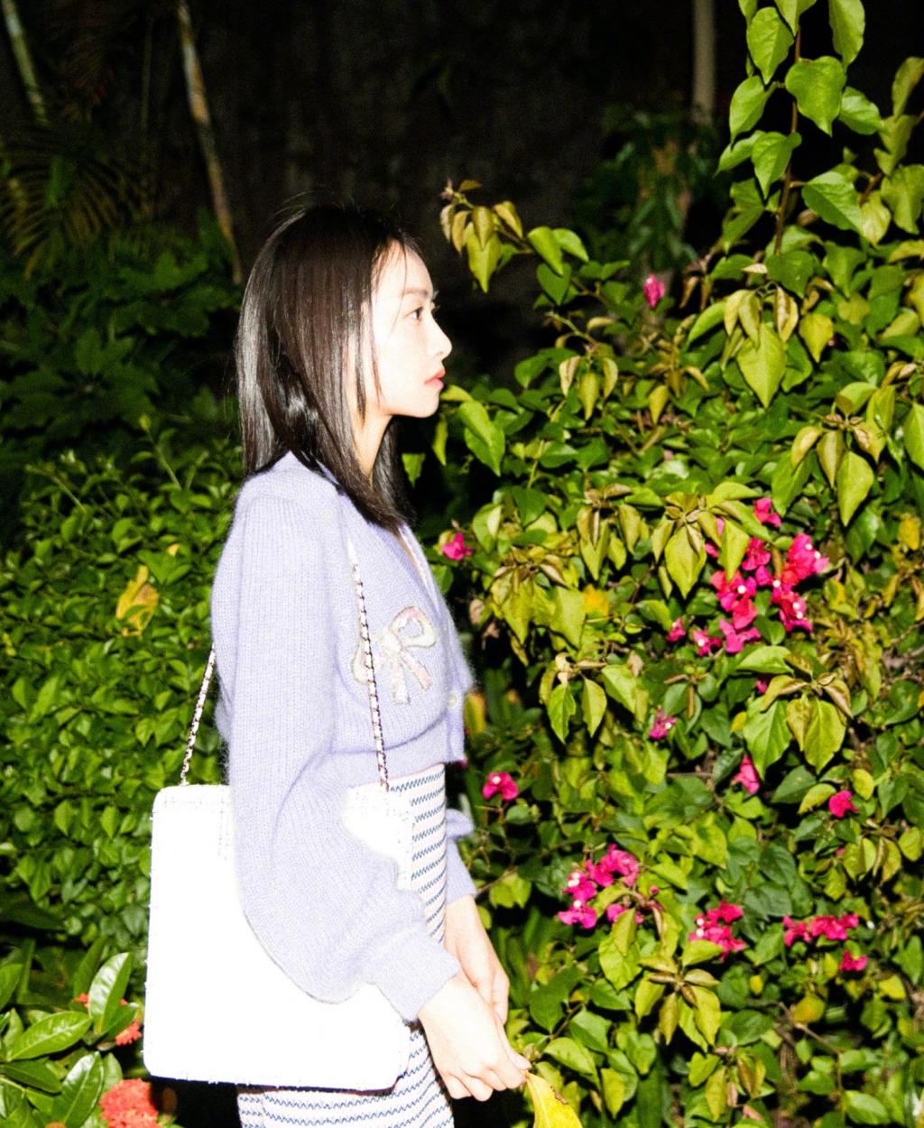 宋茜夏夜街拍姿势