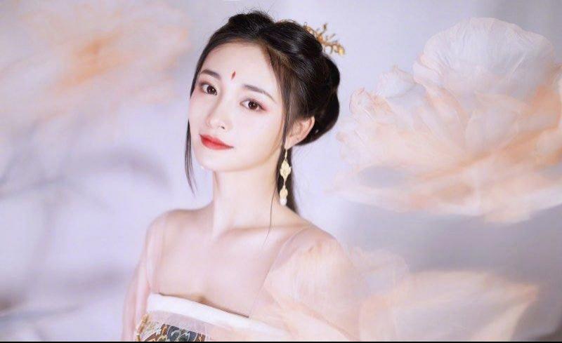 周洁琼唯美仙气写真